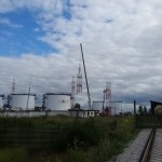 Работа автокрана 100 т Терекс Демаг. Монтаж башен молниеотводов